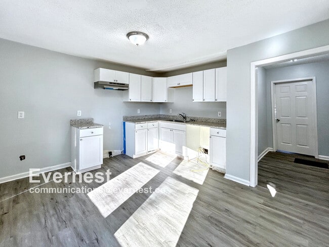 Building Photo - Charming 3-Bedroom, 2-Bathroom Home / Pet-...