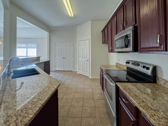 Building Photo - 44 Heron Dr