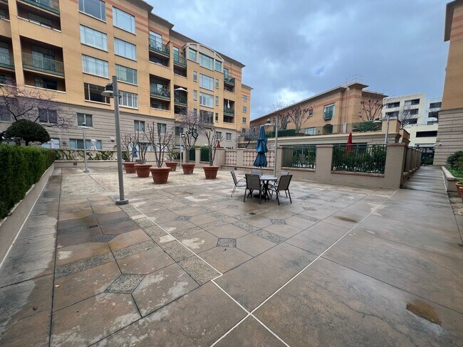 Building Photo - $3,595 - Beautiful and Spacious Downtown San Jose 2bd/2ba Condo in a Luxury Complex Next To SJSU