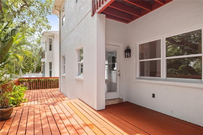 Building Photo - 2709 W Bay Ave