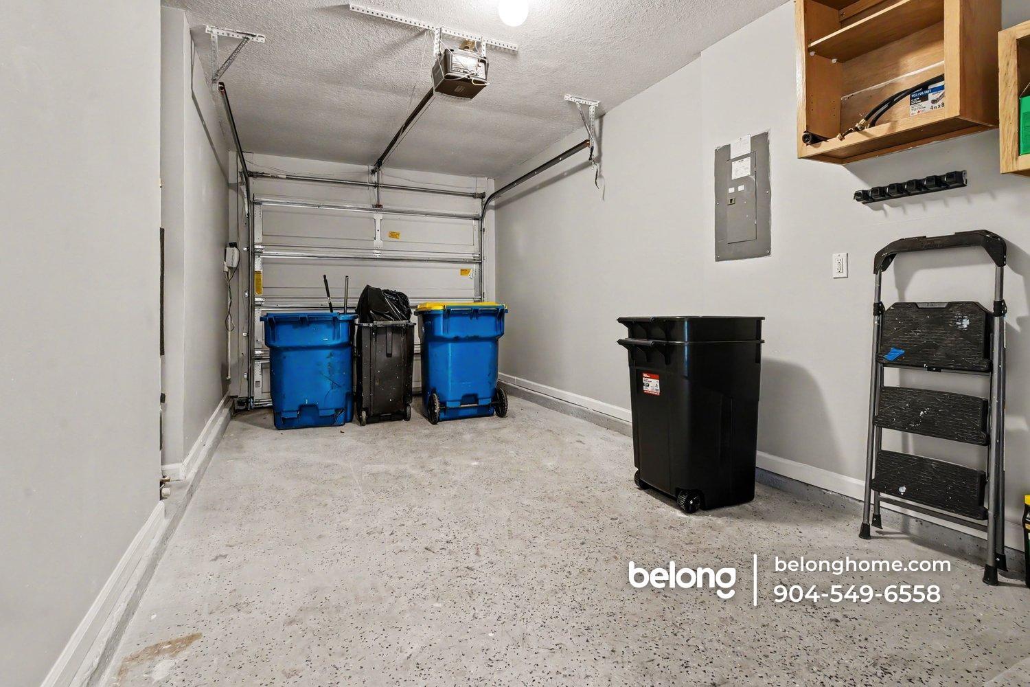Building Photo - 7641 Rain Forest Dr N