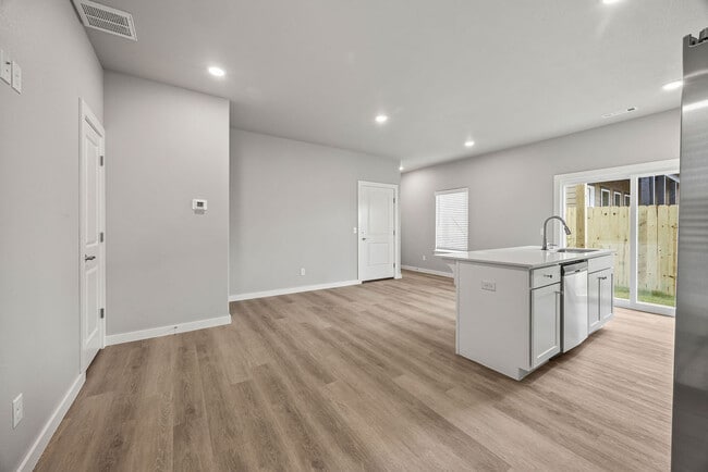 Building Photo - 2602 SW Convent St