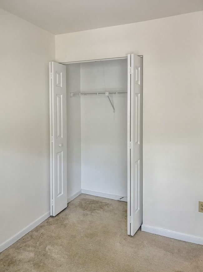 Building Photo - Holiday Special! – No Application Fee This Season! - 3 Bedroom Home with Pool Access - $150 Disco...