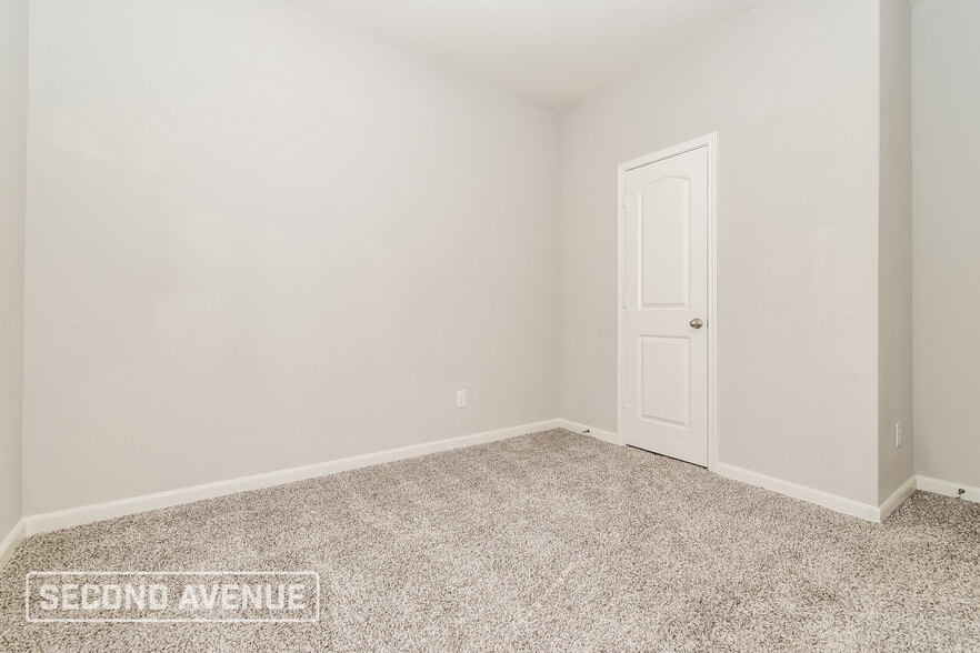 Building Photo - 2005 Erlinda Dr