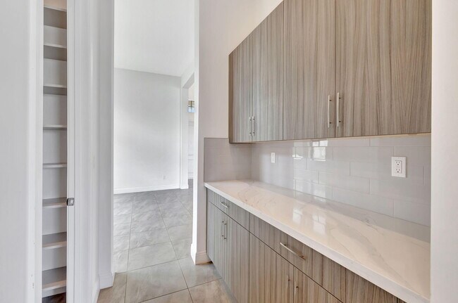 Building Photo - 8660 W Parkland Bay Trl