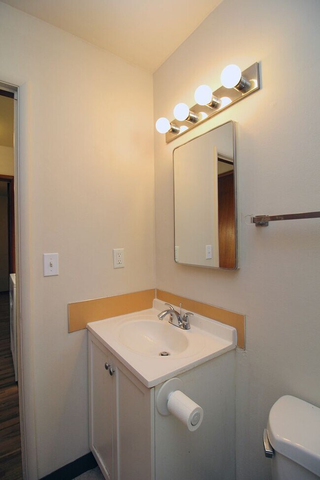 Building Photo - 1630-1632-1632 NE 81st Ave