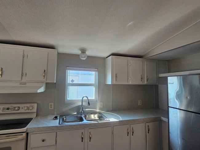 Building Photo - 906 FM247