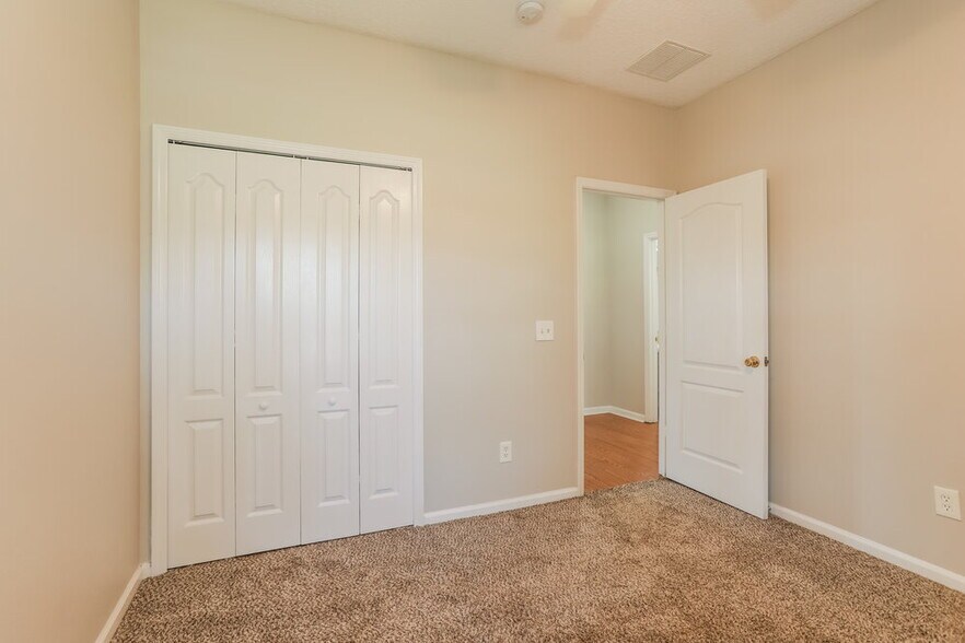 Building Photo - 1716 Hollow Glen Dr