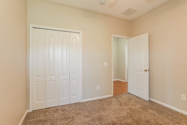 Building Photo - 1716 Hollow Glen Dr