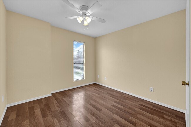 Building Photo - 8405 Wilcrest Dr