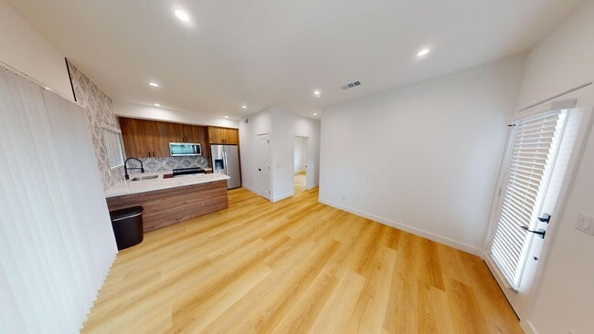 Building Photo - 5339 W Falls View Dr
