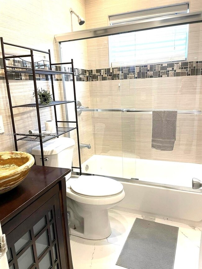 Building Photo - 223 SW 10th St