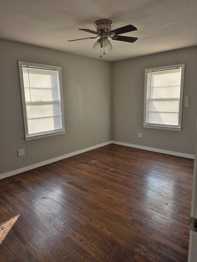 Building Photo - Charming 3-Bedroom, 2-Bath Home with Bonus...