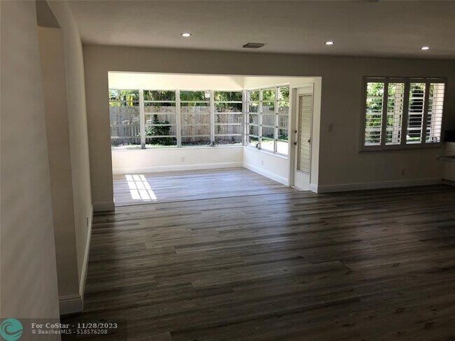 Building Photo - 807 SE 9th Terrace