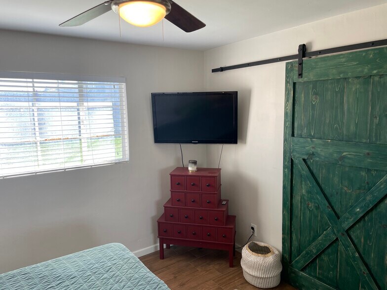 Master Bedroom - 911 E San Juan Ave