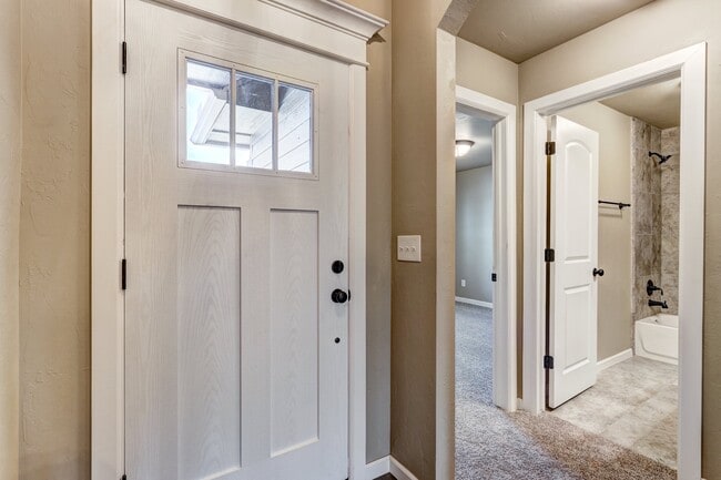 Building Photo - NEWER HOME IN MUSTANG SCHOOL DISTRICT AVAI...