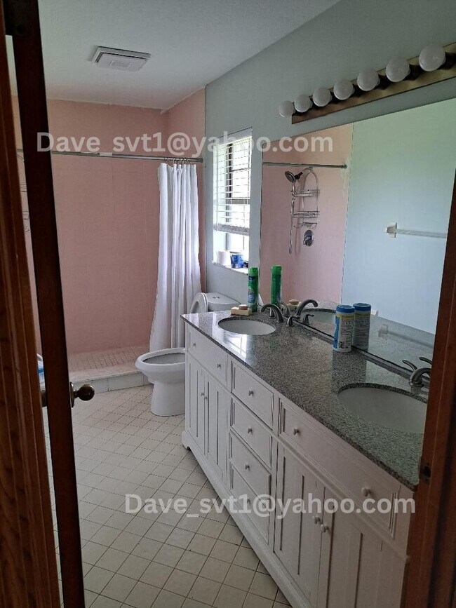 Building Photo - 8055 SW 53rd Ct