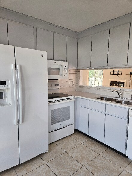 Building Photo - 3040 Winterberry Dr