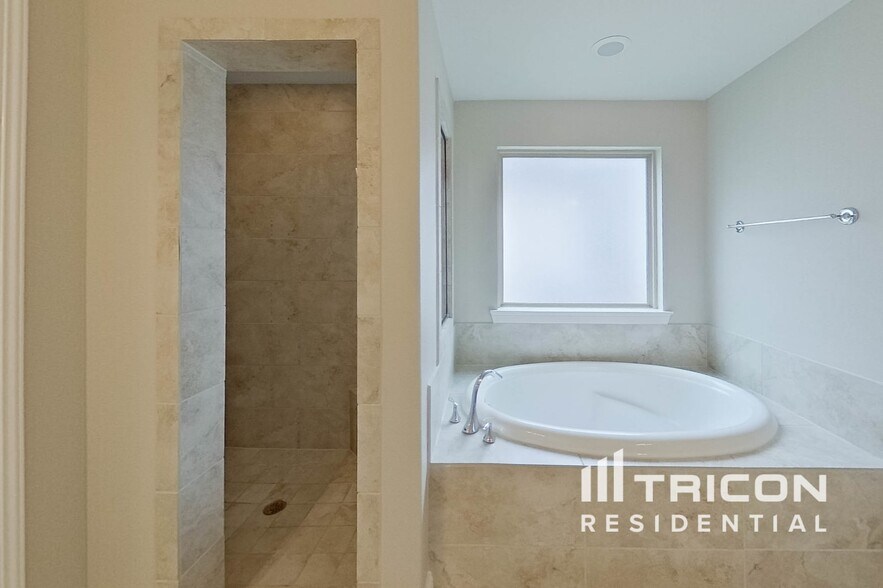 Building Photo - 3717 Hartline Hills