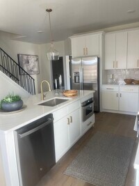 Building Photo - 7519 Ridge Ave