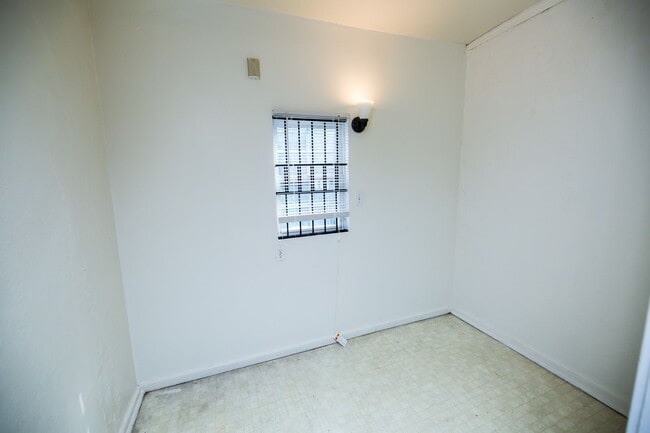Building Photo - 2026/2027 JHU Off-Campus 5bd/2ba Rowhome w...