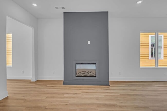 Building Photo - NEW BUILD