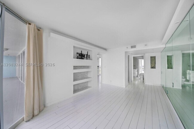 Building Photo - 7601 E Treasure Dr