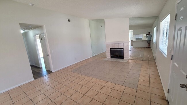 Building Photo - 16918 Sorrento Ln