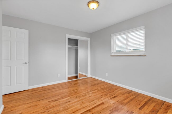 Building Photo - 1230 S Pierce St