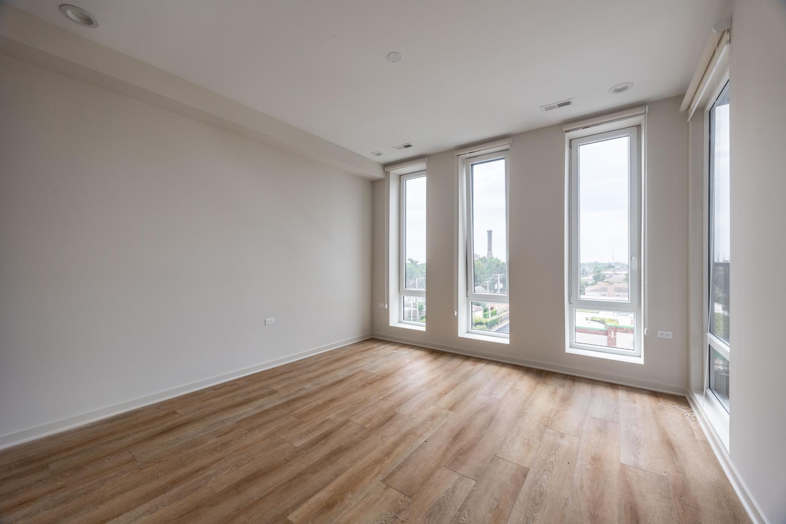 Building Photo - 3207 N Narragansett Ave