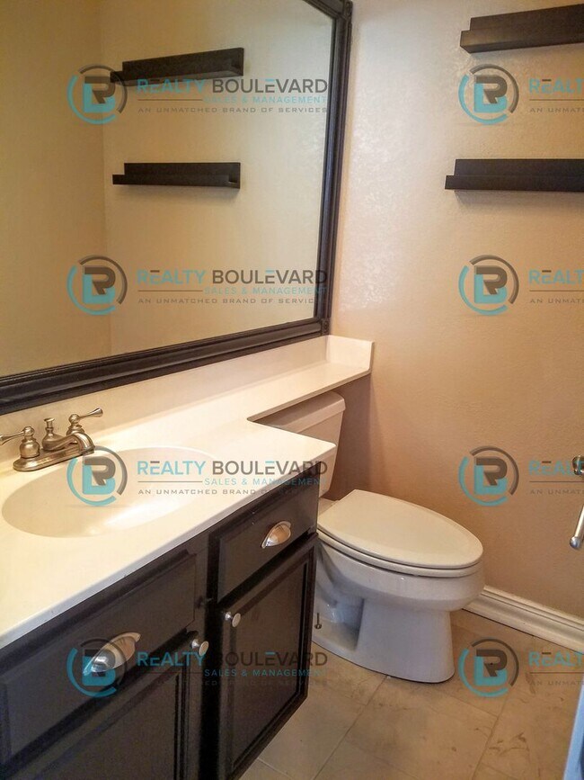 Building Photo - 1/2 MONTH FREE!! Amazing 4 Bedroom 2.5 Bat...