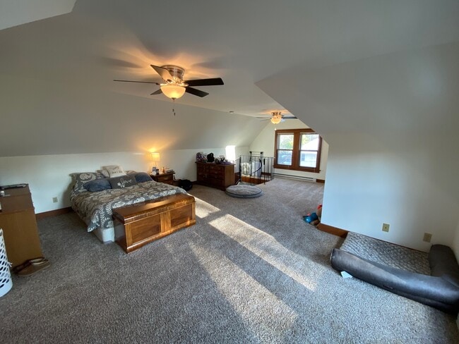 Building Photo - 2104 E Mifflin St