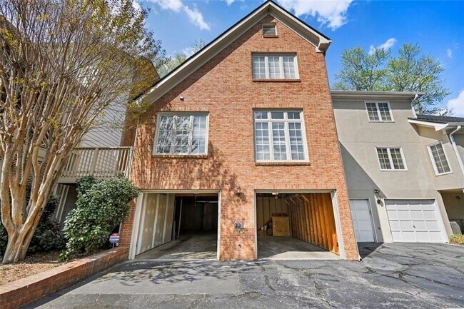 Building Photo - 11 Paces W Dr NW