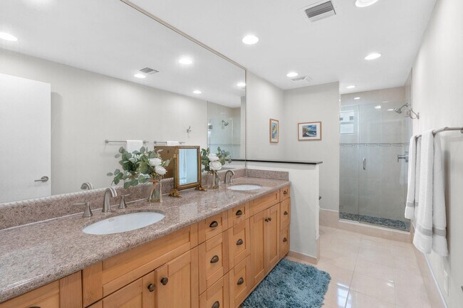 Building Photo - 2317 NE 12th St