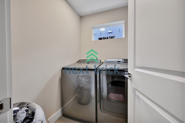 Building Photo - Spacious 3-Bed Oasis in Bothell with 3.5 Bathrooms and 2353 Sq Ft!