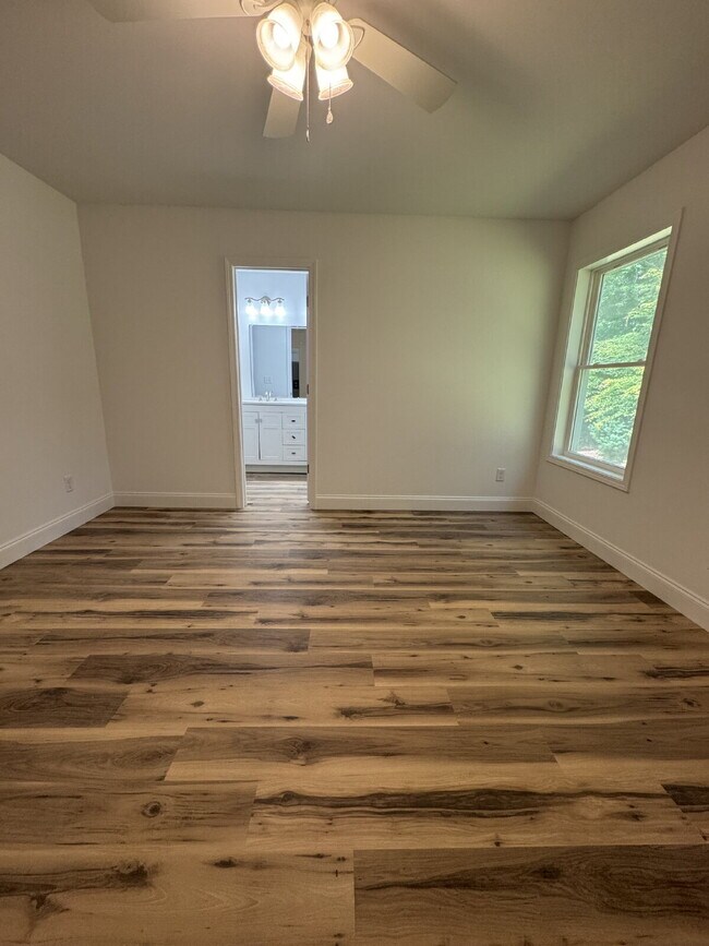 Building Photo - "Charming 3-Bedroom Home in Mars Hill with...