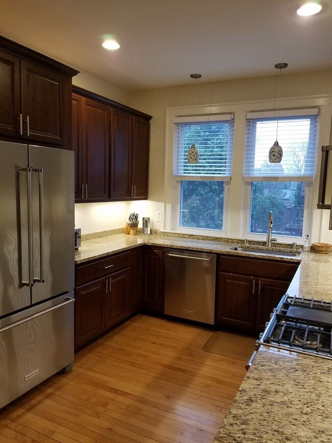 Building Photo - 3272 N Hackett Ave