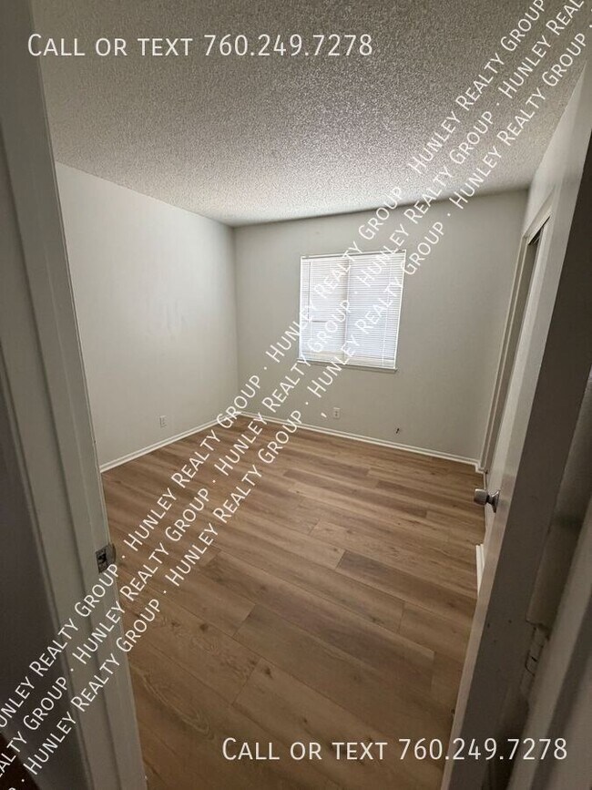 Building Photo - 15975 Calandria Way