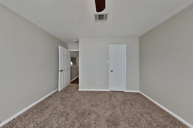 Building Photo - 3202 Stoneydale Ln