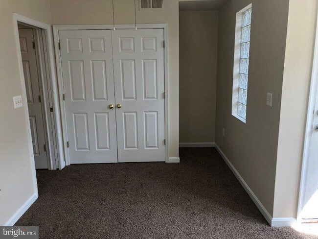 Building Photo - 2419 Callow Ave