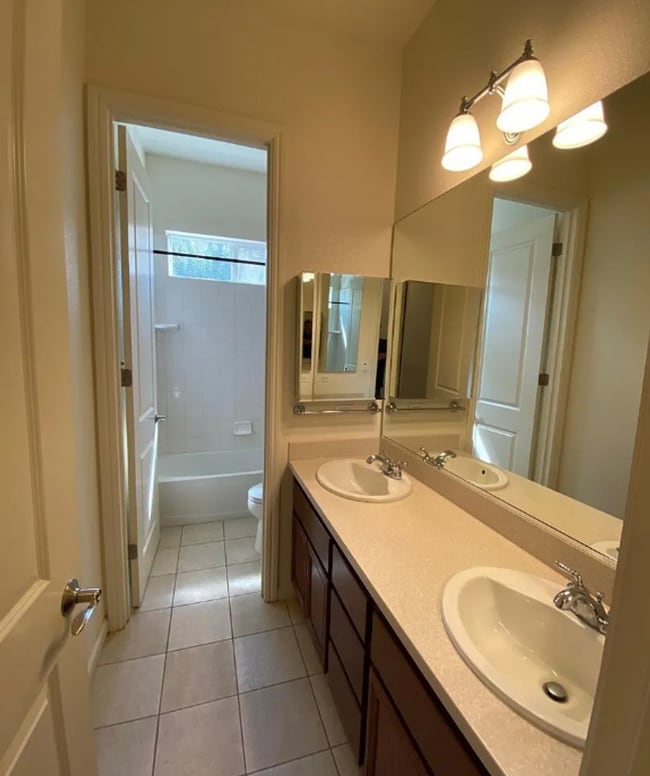 Building Photo - Executive Home for Rent – Northwest Bakersfield