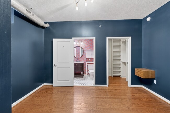 Building Photo - 1390 Kenyon St NW