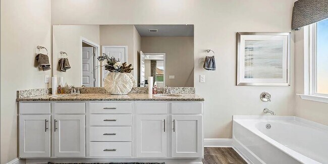 Building Photo - 31470 Shadwell Dr