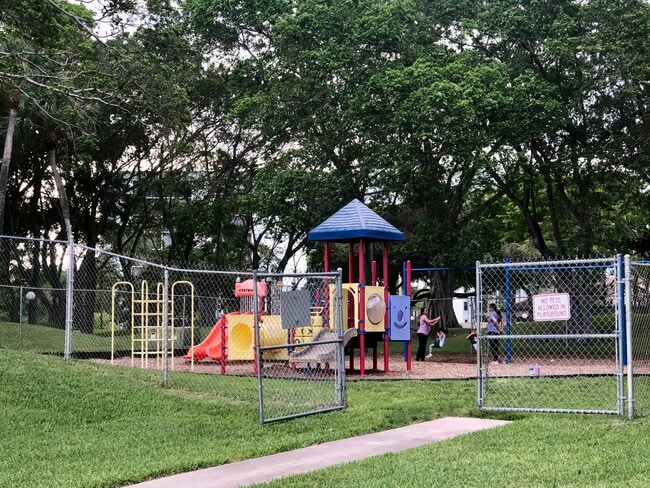 Building Photo - 2311 S Cypress Bend Dr