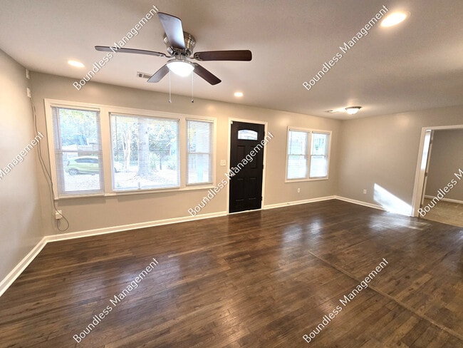 Building Photo - 713 Church St NW