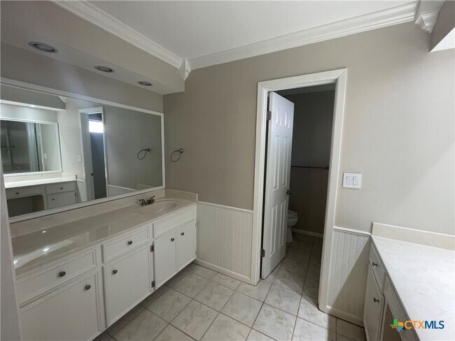 Building Photo - 101 Rio Vista Dr