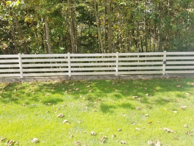 Building Photo - Nice Two Bedroom Townhouse Close to Libert...
