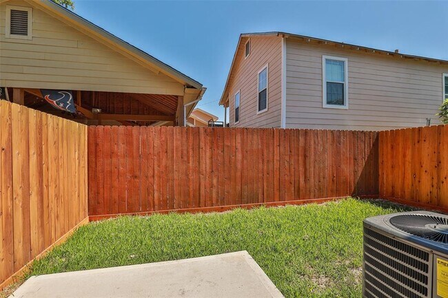 Building Photo - 6607 Avenue O