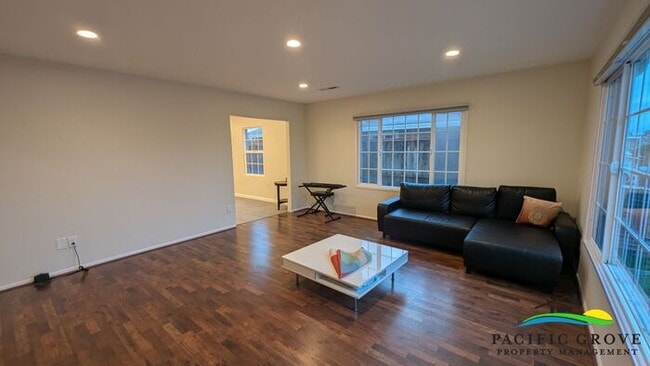 Building Photo - Bright and Roomy 2 Bedroom 2 Bathroom Home