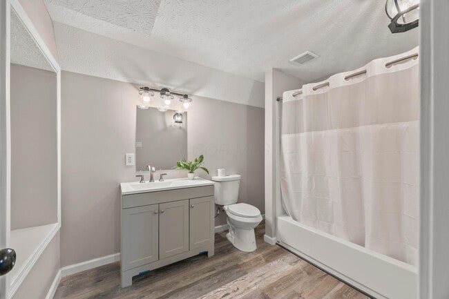 Building Photo - 5935 Pondview Ct